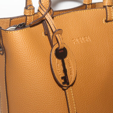 Tas Branded vs. Tas Lokal: Mana yang Lebih Worth It?